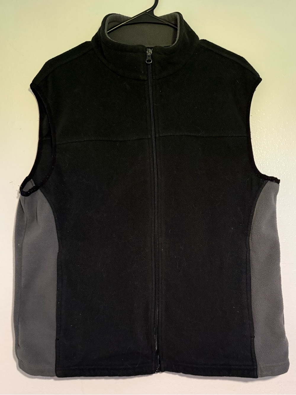 Bass Pro Shops Black and Gray Fleece Vest - Full Zip